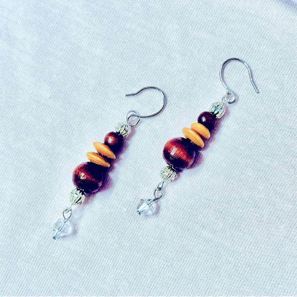 hOmEmAdE= jEwLeRy🏹BoHeMiAn EaRrInGs
wOodEn, SiLvEr BaLL+ cRYsTaL BeAdEd DaNgLeS